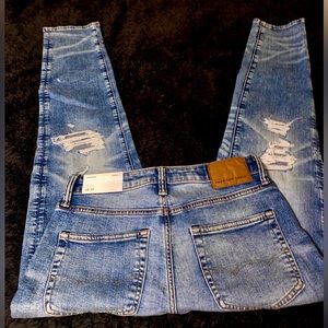 NWT AMERICAN EAGLE Jeans Size:28/32 Blue Denim w/holes on front, zip up Airflex+